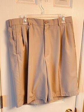 Men's Classic Tan Pleated Shorts